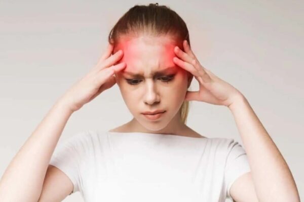 paciente con dolor de cabeza
